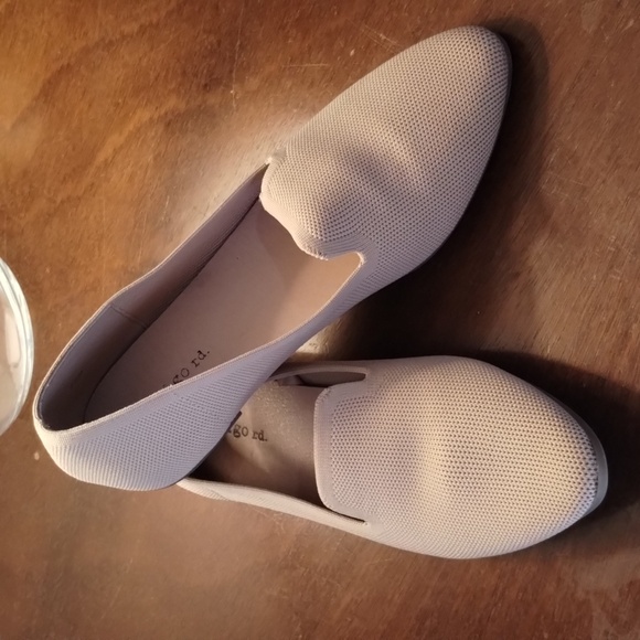 Indigo Rd tan flats - Picture 2 of 9